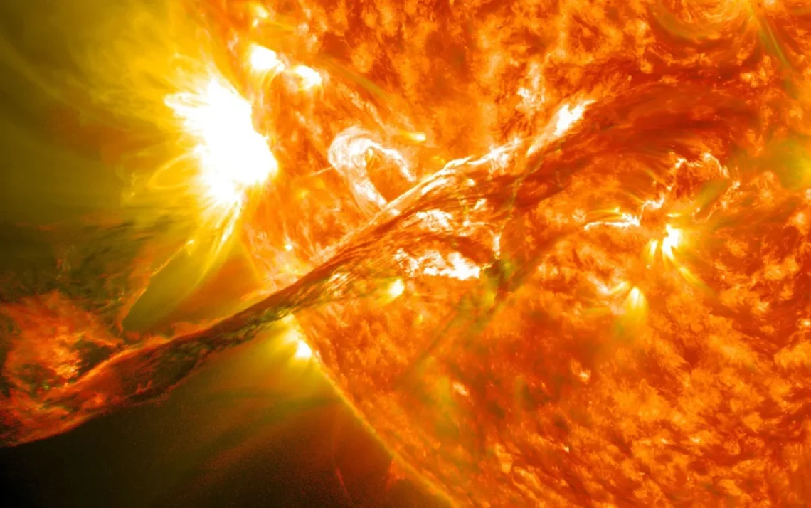 solar, atividade solar, flares solares, coronal mass ejections;