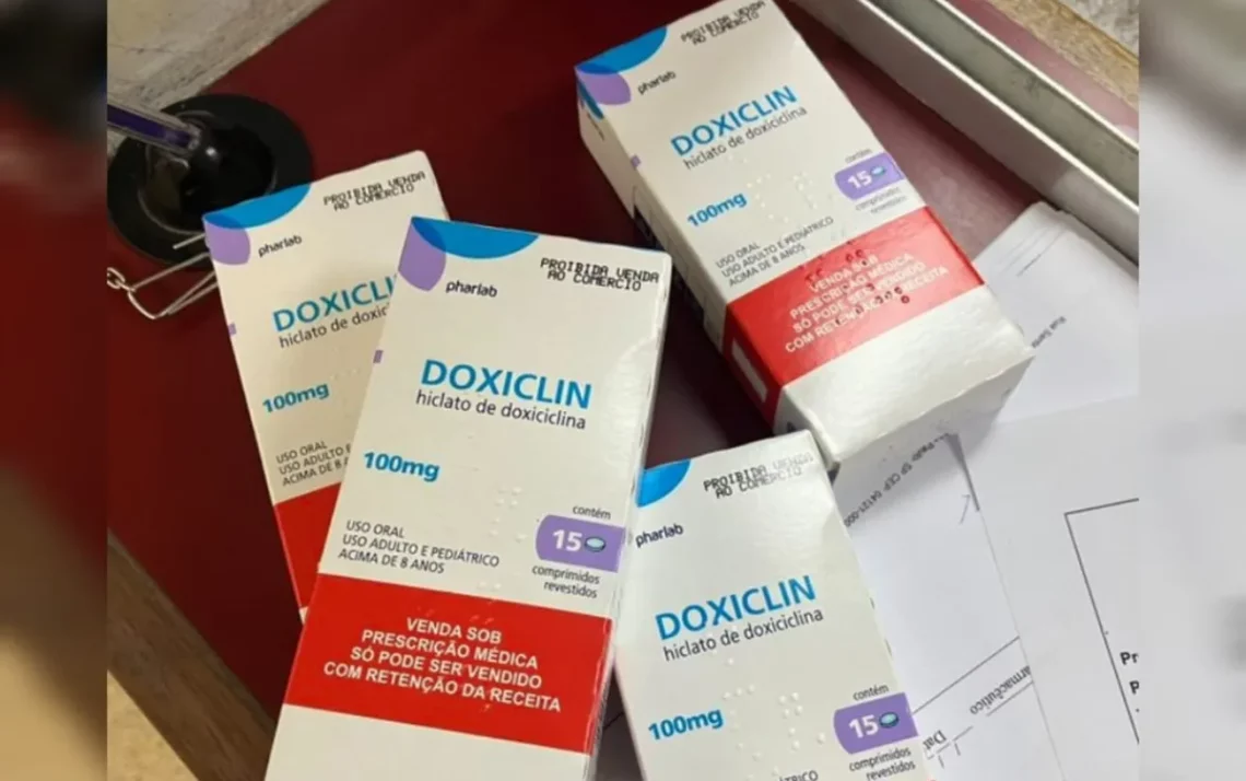 doxiciclina, remédio, antibiótico.