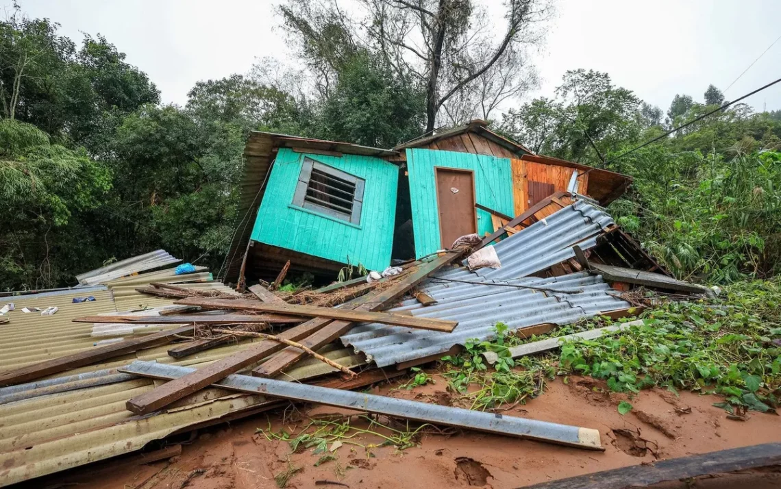 tempestades, precipitações, pluvias.