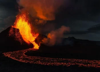 atividade vulcânica, erupções;